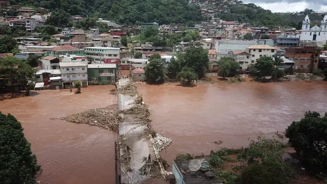 Heavy rains in Brazil push up iron ore prices