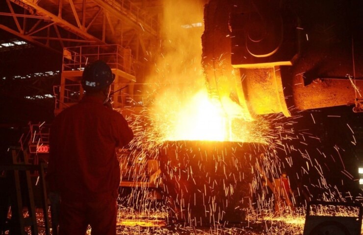 Steel production in Ukraine in March fell by a third year-on-year