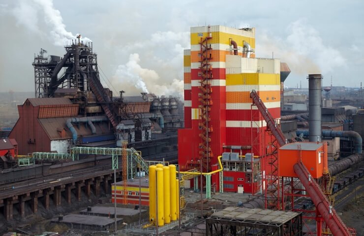 UK imposes sanctions against Russian steel producer Evraz