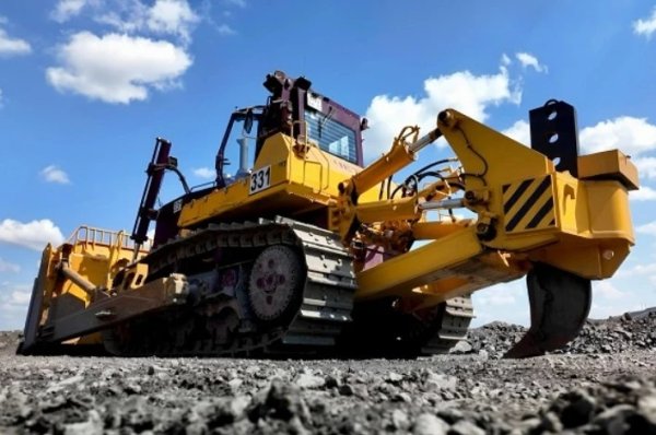 Metalloinvest has acquired the most powerful serial Russian bulldozer for Lebedinsky GOK