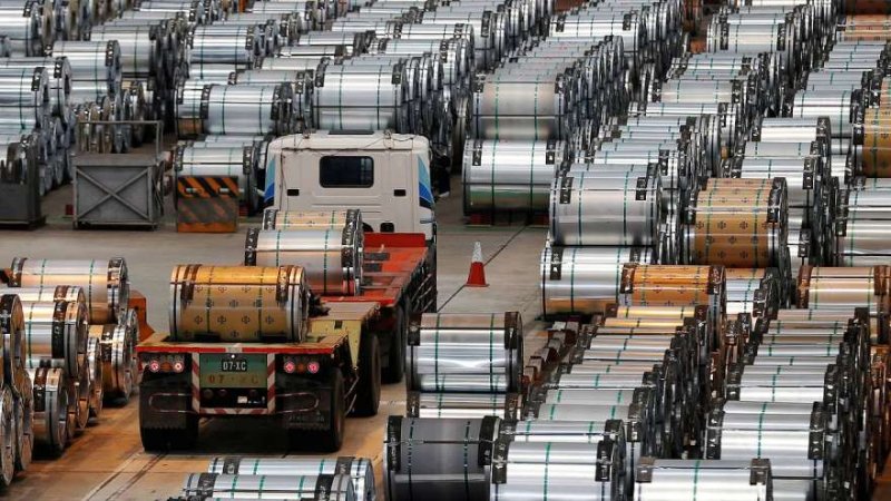 China reduces steel output for the third month in a row
