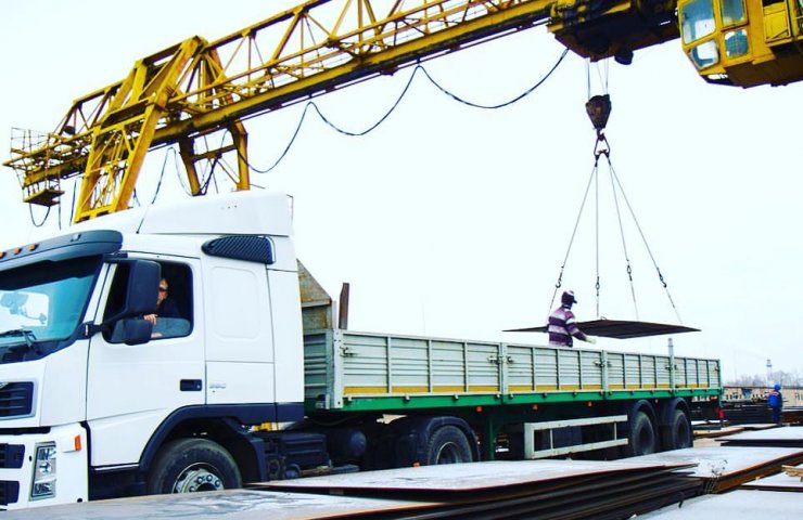 NLMK plans to increase the carriage of steel products by road