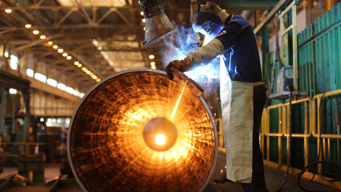 Steel stocks in warehouses in China for the first time in several months began to decline