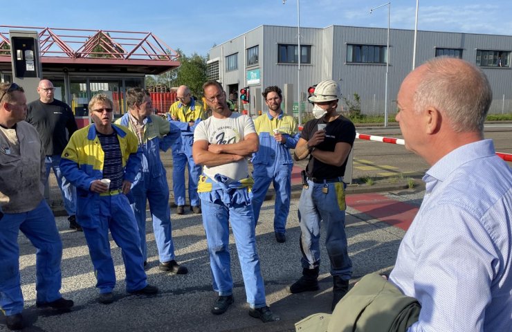 Working Tata Steel in the Netherlands blocked the route of the dismissal of the Director of plant