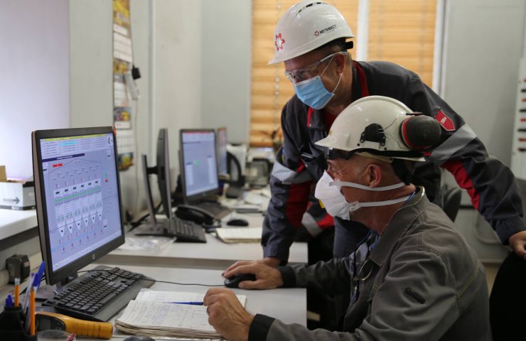 At the sinter plant of the Ilyich Iron and Steel Works, final work on equipment debugging has begun