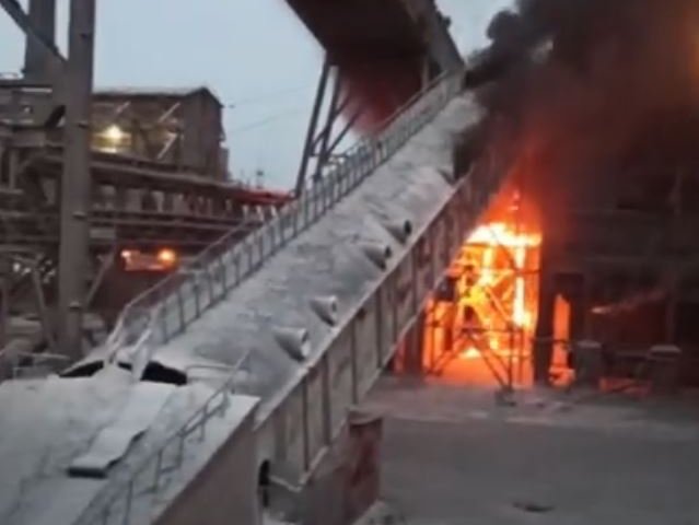 A lime processing shop caught fire at the Dnieper Metallurgical Plant (Video)
