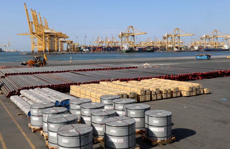 A billion tons of cargo have passed through the port of Dubai in 10 years, and most of them are metal products