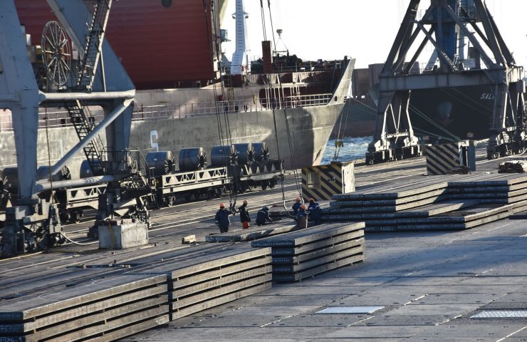 For 11 months of 2020, the port of Mariupol increased steel transshipment by a third