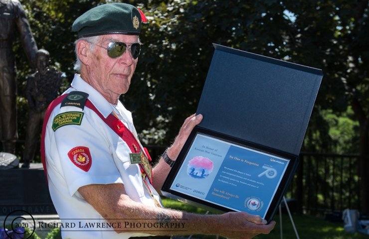South Korean metallurgists presented commemorative plaques to veterans of the Korean War