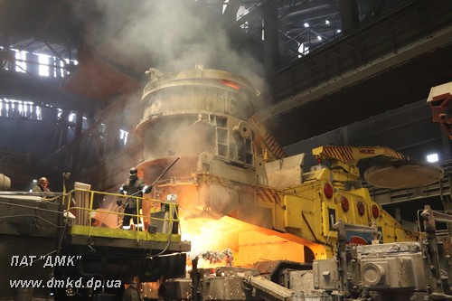 A new steel-pouring stand was launched at the Dneprovsk Iron and Steel Works