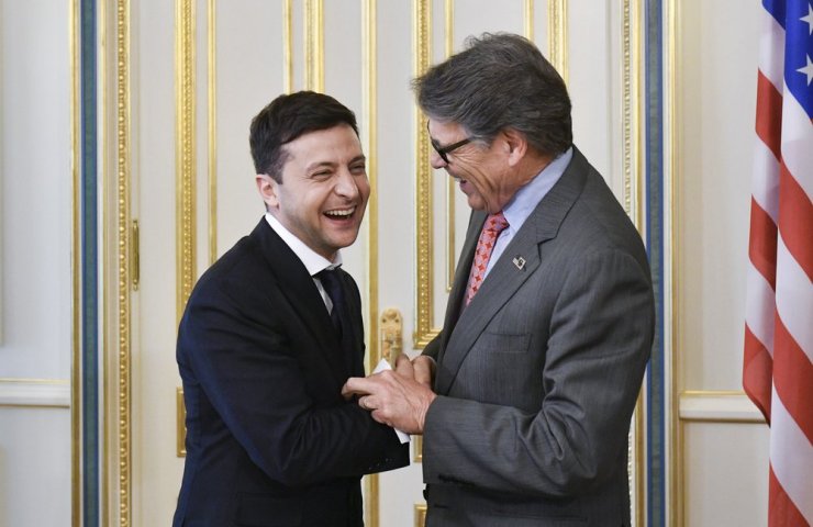 AP: Власти Украины под давлением чиновника администрации Трампа заключили невыгодную сделку