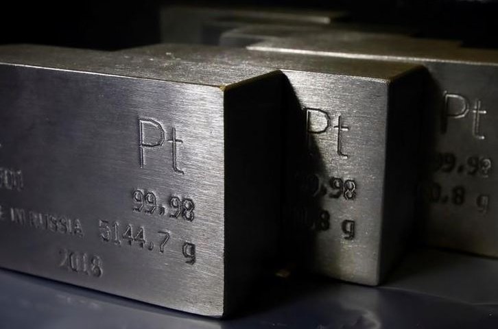 Профицит платины на мировом рынке сократился в десять раз за один квартал