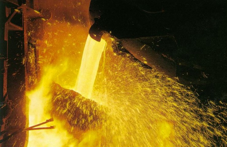 Запущеная после простоя домна ДМК выдала первые 70 тонн чугуна