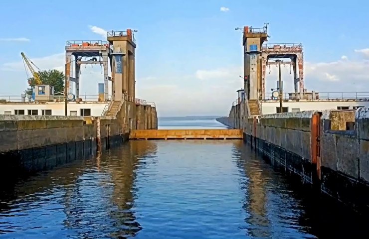 Металлурги могут прекратить перевозку грузов по Днепру после увеличения цен на шлюзование