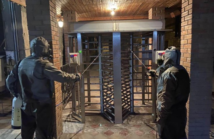 «АрселорМиттал Кривой Рог» проводит усиленную дезинфекцию своих КПП и остановочных павильонов