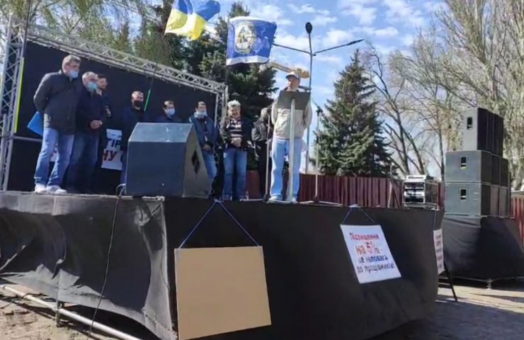 Сотрудники предприятия «АрселорМиттал Кривой Рог» вышли на акцию протеста