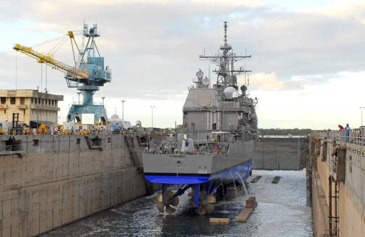 Владелец «Запорожкрана» получил заказ на портальный стреловой кран от ВМС США