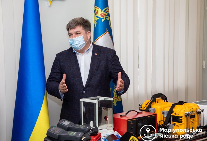 Экологи пообещали усилить контроль за выбросами металлургических заводов в Мариуполе