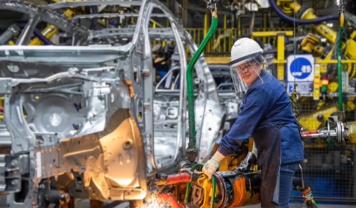 General Motors приостановила производство автомобилей в США из-за дефицита микросхем