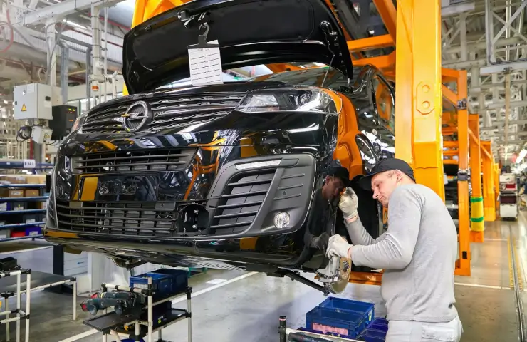 Stellantis приостанавливает производство автомобилей в России