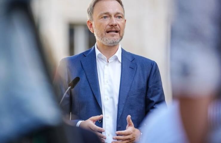 Немецкие профсоюзы требуют увеличения зарплат для рабочих металлургической сферы из-за стремительной инфляции