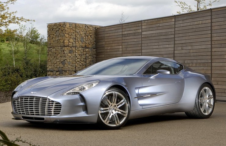 Акції Aston Martin впали на 16% після повідомлень про падіння прибутку на 45%