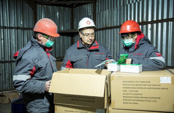 На Маріупольські заводи Ріната Ахметова розпочато поставки захисних масок і рукавичок