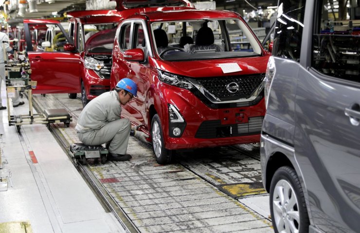 Nissan скорочує виробництво автомобілів в Японії
