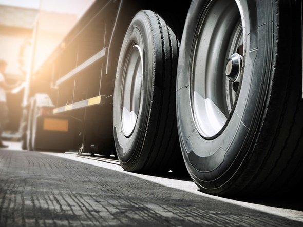 Продажі комерційних автомобілів в Європі скоротилися в два рази