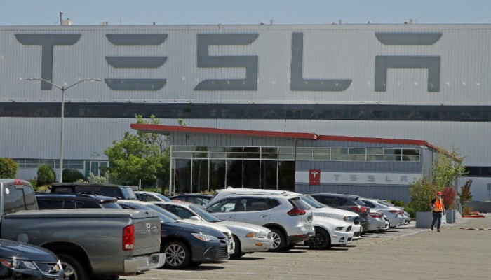Ілон Маск добився дозволу влади США на відновлення роботи Tesla в умовах карантину
