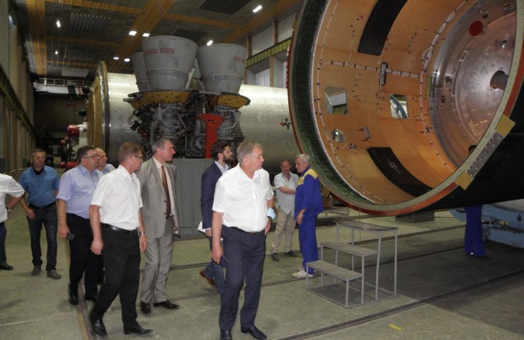 Міністр з питань стратегічних галузей промисловості України проінспектував цеху ПІВДЕНМАШУ