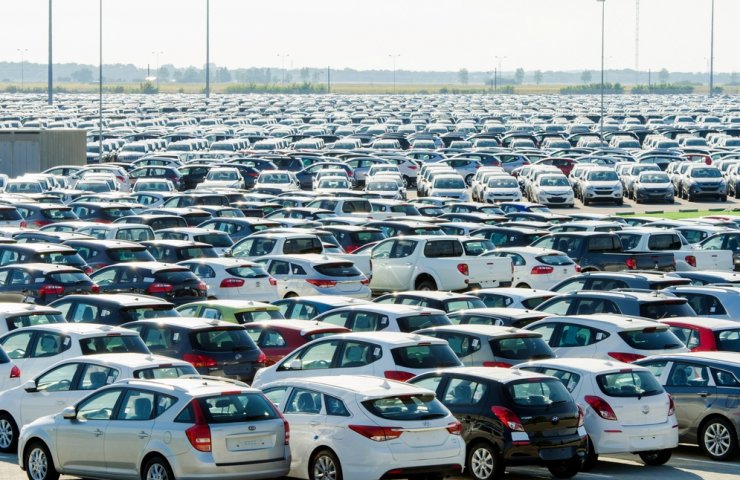 За рік український ринок нових легкових автомобілів скоротився всього на три відсотки