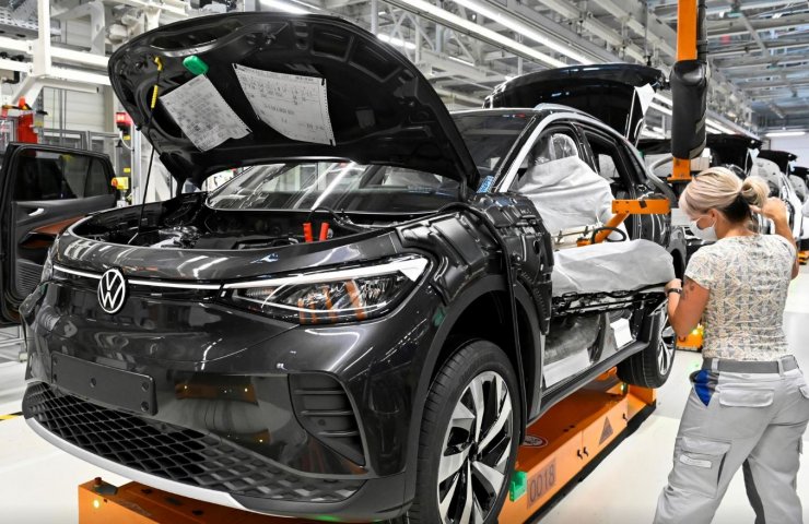 Дефіцит мікросхем скоротив виробництво автомобілів в Volkswagen на 100 000 штук
