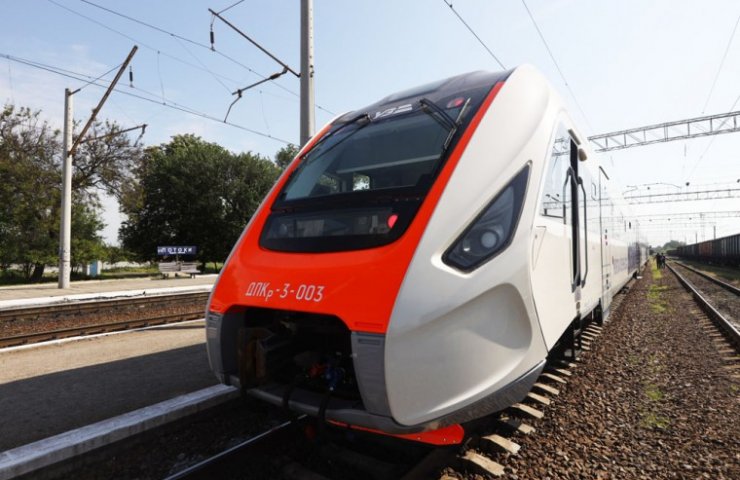 Третій дизель-поїзд серії ДПКр-3 виробництва КВБЗ вийшов на випробування