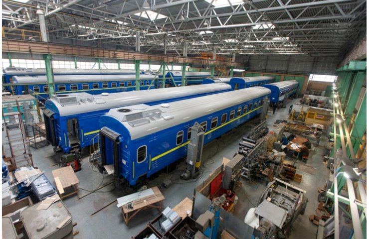 Укрзалізниця і КВБЗ підписали угоду на поставку 100 пасажирських вагонів