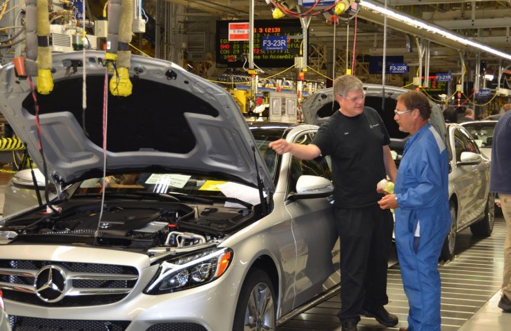 Виробник Mercedes-Benz Daimler вважає, що глобальний дефіцит чіпів збережеться і в 2022 році
