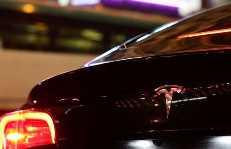 Tesla Inc заявила, що аварія у Парижі не пов'язана з технічною несправністю