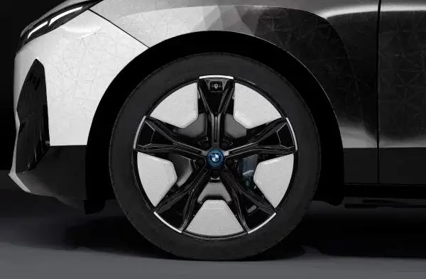 BMW збереже десятки тисяч робочих місць під час переходу на виробництво електрокарів