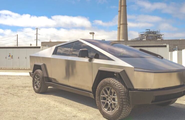 Tesla запустила виробництво пікапу з нержавіючої сталі Cybertruck на два роки пізніше графіка