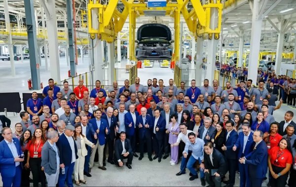 BYD відзначає 14-мільйонний рубіж у виробництві електромобілів, вручивши автомобіль главі держави Бразилії