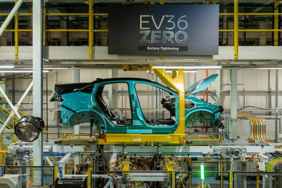 Nissan починає виробництво нового електромобіля Leaf в Сандерленді