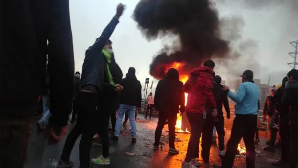 Члени меджлісу Ірану подали у відставку після зростання цін на бензин